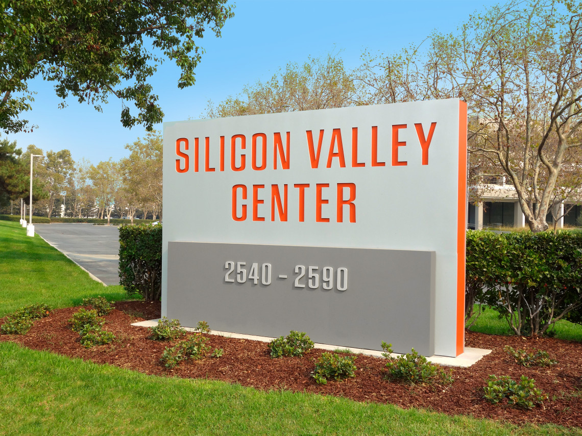 Silicon-Valley-Center-1-project-ID-corner-monument