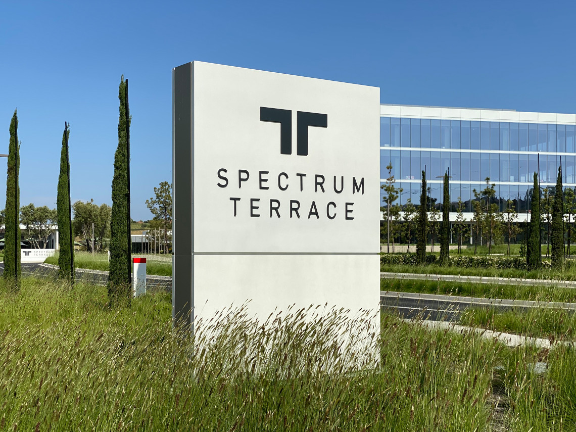 Spectrum-Terrace-2-entry-drive-project-ID-monument