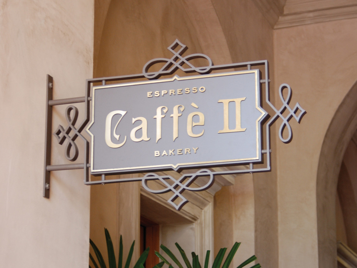 Pelican-Hill-9-cafe-blade-sign